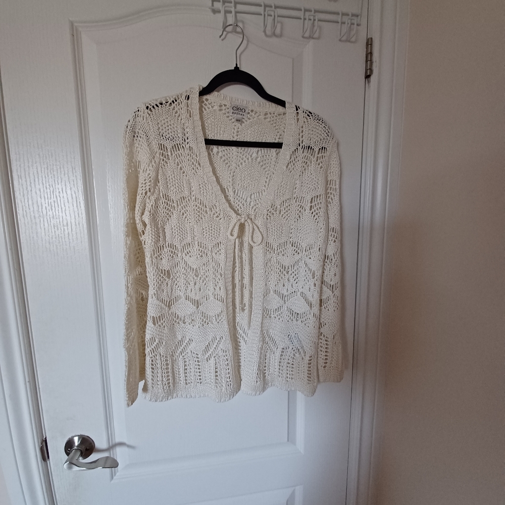 Sweaters - Picture 4 of 4